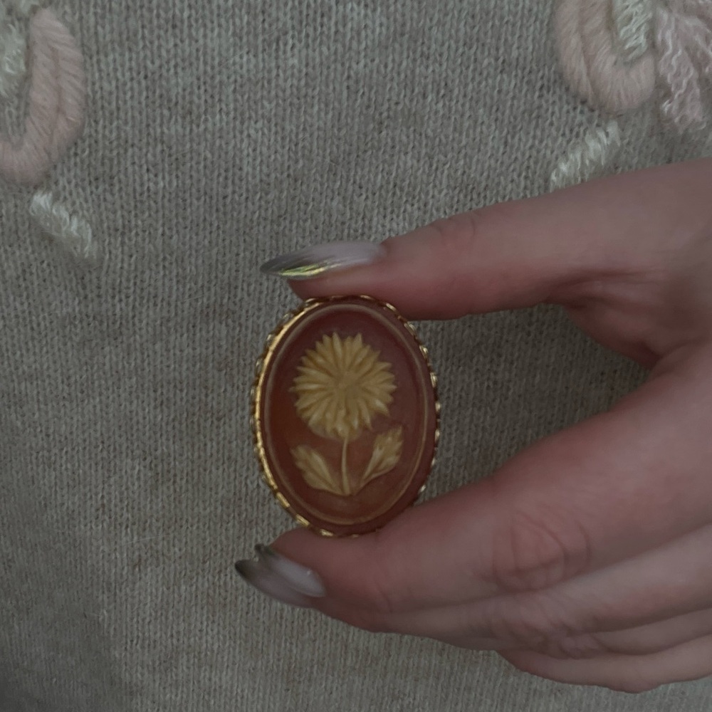🤍Cameo brooch vintage